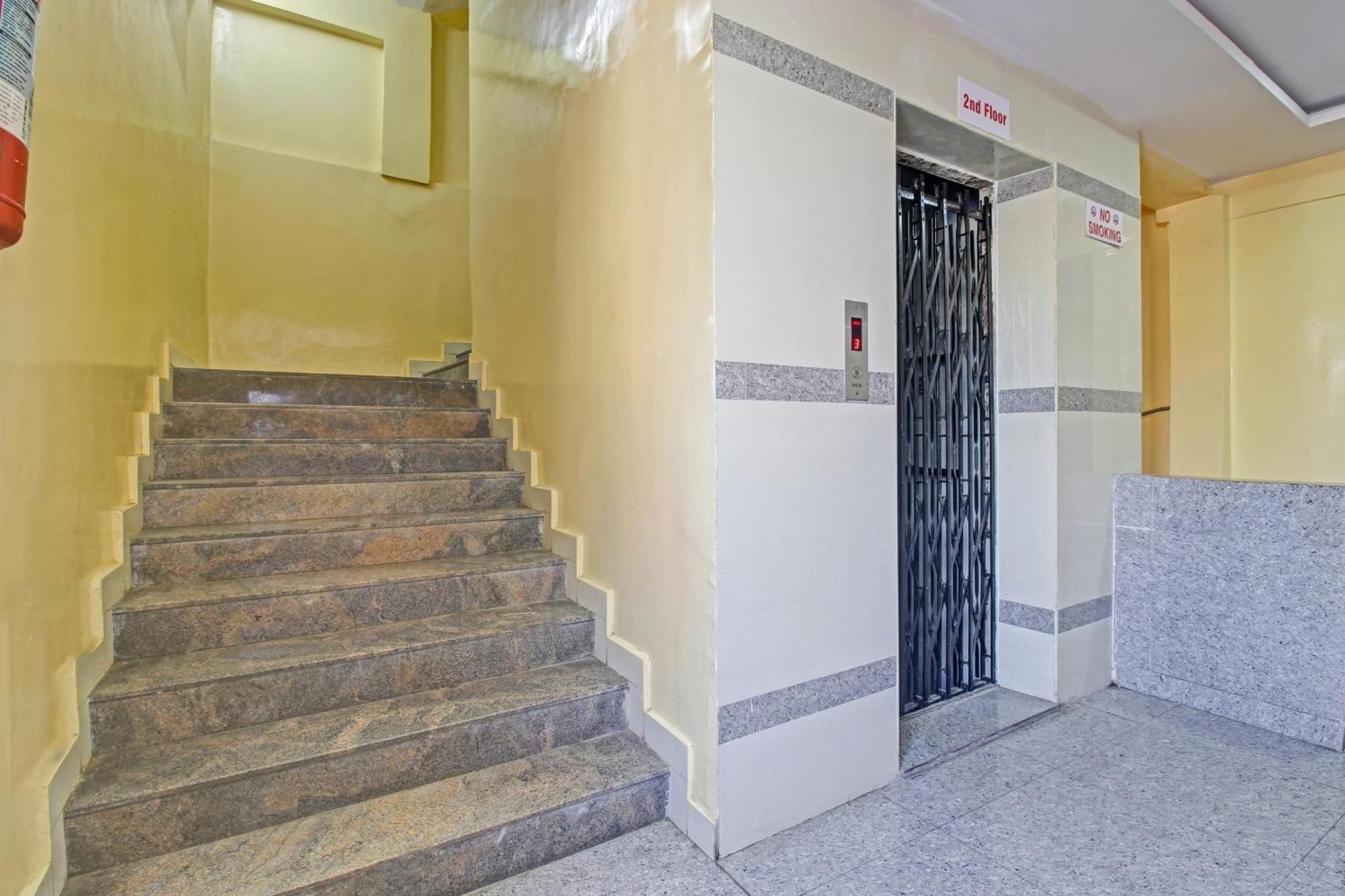 Super Hotel O Sri Sai Regency Hyderabad Exteriör bild